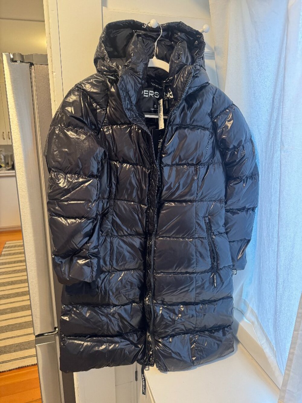 NEVER WORN Aritzia The Super Puff Mid Hi Gloss Size Small